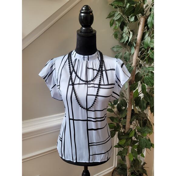 Nine West Blouse Women's Medium White Black Geometric Print Flutter Sleeve Top - Picture 1 of 11